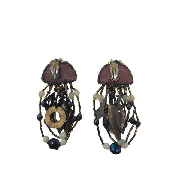 Handmade Green Vintage Beaded Shell Dangle Clip-On Earrings | Circa 1980s/1990s - Picture 5 of 6